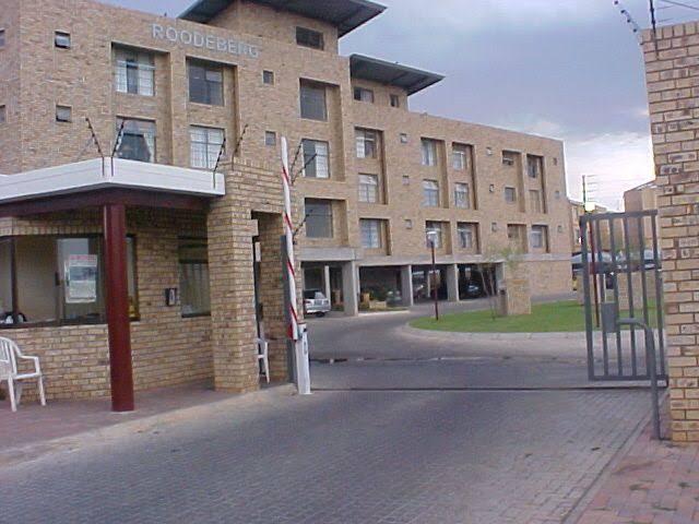 To Let 1 Bedroom Property for Rent in Kannoniers Park North West